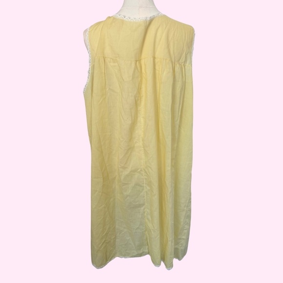 Vintage 1960s Durelle Lingerie Yellow Nightgown with Embroidery and Lace - Picture 3 of 6